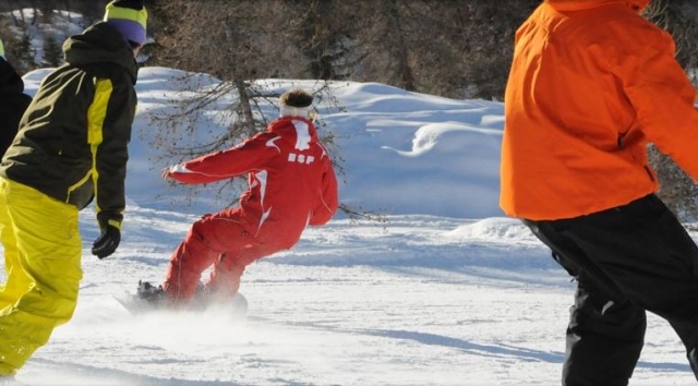  Peisey Vallandry 的团体滑雪板课程 